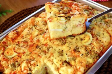 Torta portuguesa prática e rápida servida em pedaços