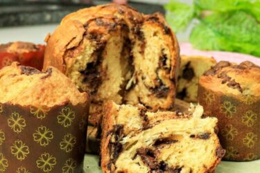 Chocotone caseiro fofinho recheado com chocolate