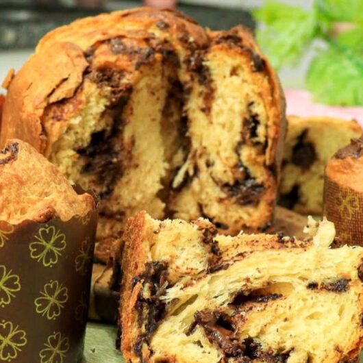 Chocotone caseiro fofinho recheado com chocolate