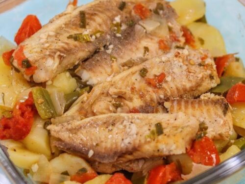 Filé de Tilápia Assado com Batatas Simples e Suculento