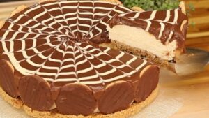 Torta holandesa cremosa com ganache de chocolate