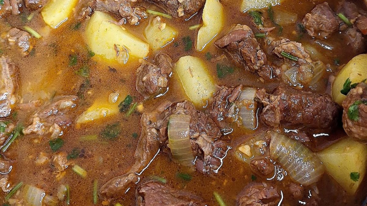 Picadinho de Carne com Batata Simples, Caseiro e Bem Temperado