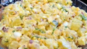 Salada de batata fácil estilo restaurante cremosa