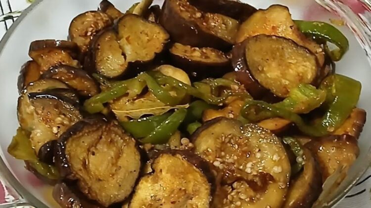 Berinjela ao forno simples dourada e temperada