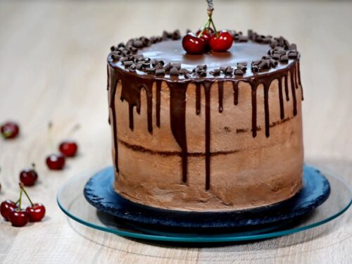 Bolo de Chocolate com Ganache e Cereja Molhadinho e Irresistível