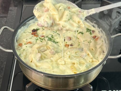 Macarrão ao Creme de Batata com Bacon Cremoso e Irresistível