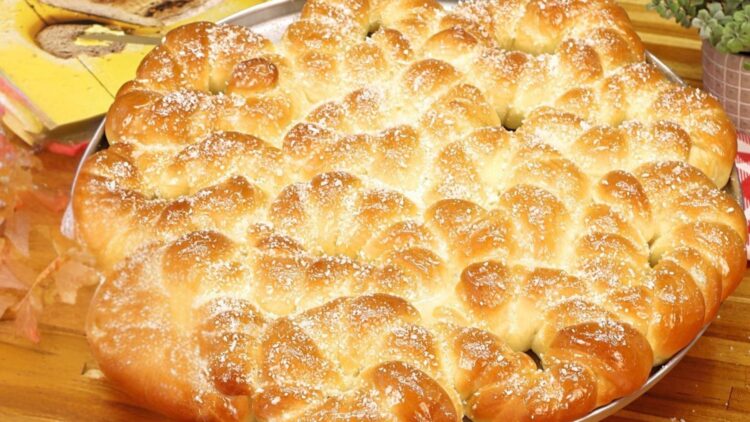 Rosquinha nuvem fofinhas douradas com coco ralado por cima