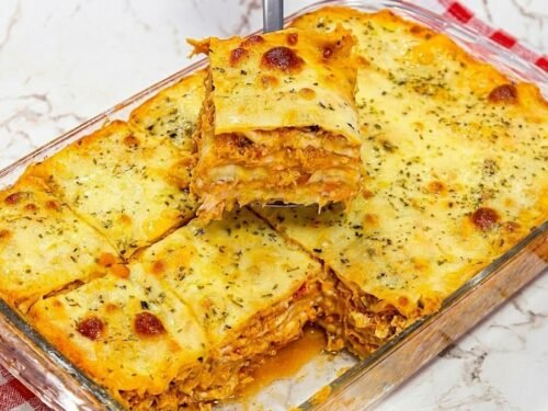 Lasanha de Frango Cremosa: Receita FÁCIL e Tamanho Família que Derrete na Boca!