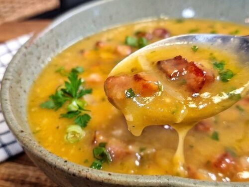 Caldo de Mandioca com Bacon e Calabresa: Receita Fácil, Cremosa e Perfeita para Esquentar!