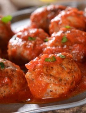 Almôndegas Caseiras com Molho de Tomate
