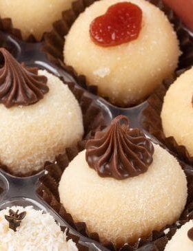 Beijinho gourmet enrolado e decorado