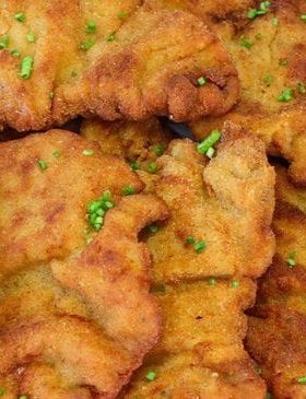 Bife à milanesa crocante e suculento.