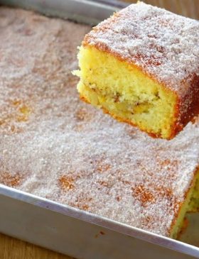 Bolo de banana fofinho com recheio de banana e canela