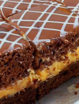 bolo pão de mel molhadinho e fofinho recheado com doce de leite e cobertura de chocolate