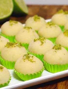 Brigadeiro de limão cremoso com cobertura de açúcar