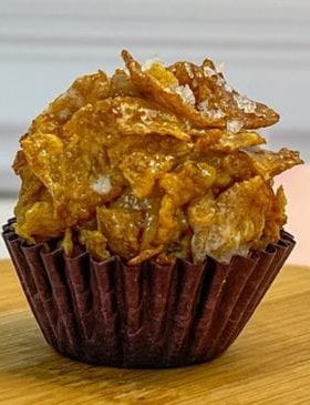 Brigadeiro de Ninho Caramelizado em prato decorado