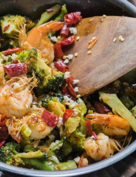 Camarão Salteado com Legumes