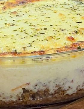 Carne moída com creme de milho e mussarela gratinada