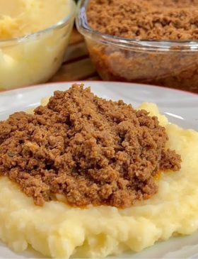 Carne moída com purê de batata cremoso