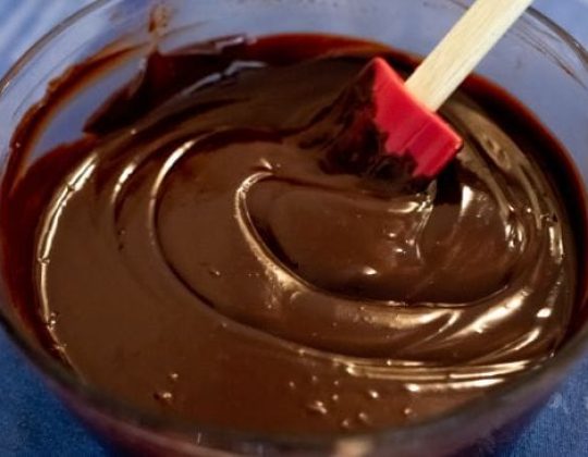 Como Derreter Chocolate no Banho-Maria ou Micro-ondas