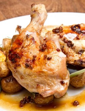 Frango assado na cerveja com batatas