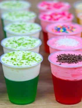 Copinho de Gelatina com Mousse Colorido e Refrescante