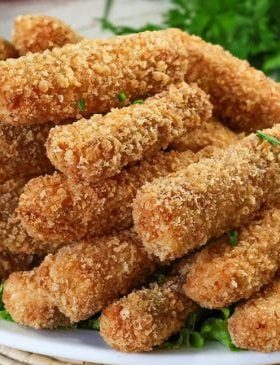Iscas de Peixe Empanado Sequinha e Crocante com Molho Especial