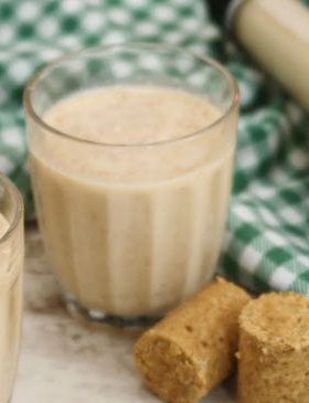 Licor de Paçoca Cremoso servido em copos decorados