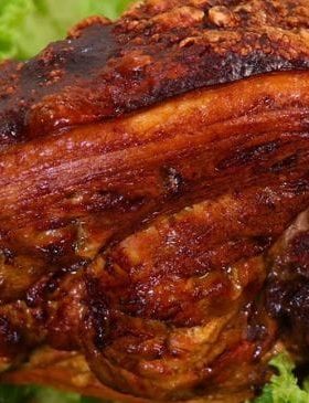 Pernil de Porco assado, com couro crocante e carne suculenta
