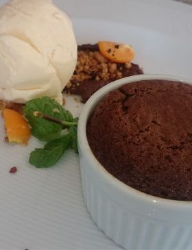 Petit Gateau de Microondas com Sorvete