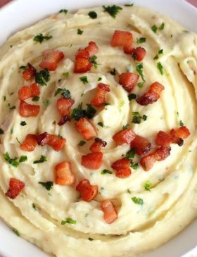 Purê de batatas especial cremoso com bacon e parmesão