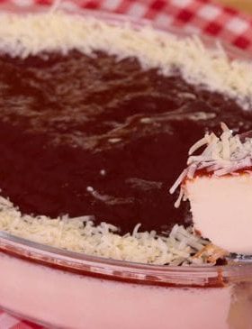 Romeu e Julieta na Travessa, sobremesa com mousse de queijo e goiabada.