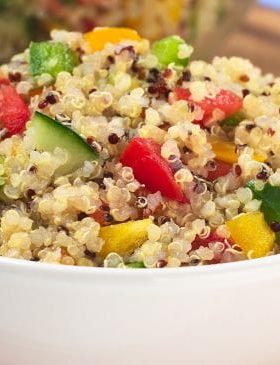 Salada de Quinoa com Tomate e Pepino