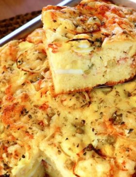 Torta portuguesa prática e rápida servida em pedaços